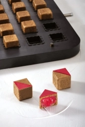 Forma do ciasta parzonego do urządzeń COOKMATIC | 30 wnęk 32x32 mm | PIASTRACHOUX01, kształt, produkt końcowy